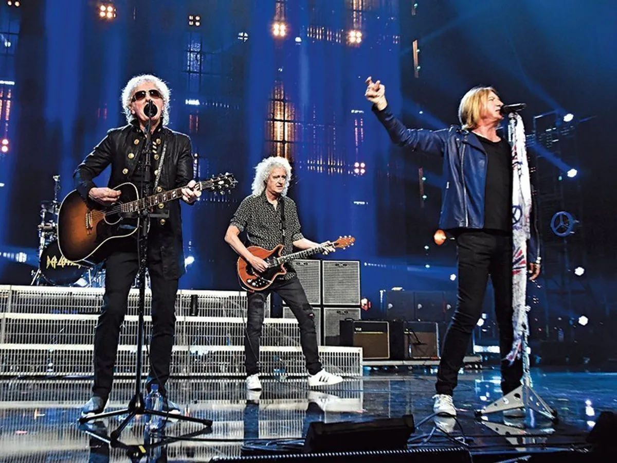 Ian Hunter, Brian May de la Queen și Joe Elliott de la Def Leppard la Rock and Roll Hall of Fame