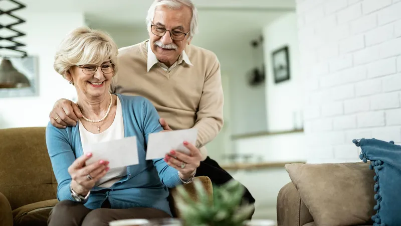 Care pensionari iau o pensie mai mică în septembrie? Sporuri și indemnizații ignorate la recalculare - Foto: Freepik