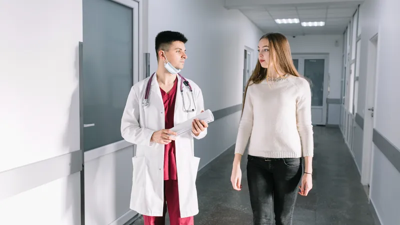 Asigurarea medicală opțională, mai scumpă din 2025. Cât vor plăti la sănătate românii fără venituri - Foto: Freepik (Imagine cu rol ilustrativ)