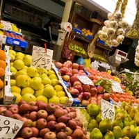 Tone de alimente confiscate din piețe de către ANSVSA. Amenzi uriașe lăsate comercianților - Foto: Economedia / imagine cu caracter ilustrativ