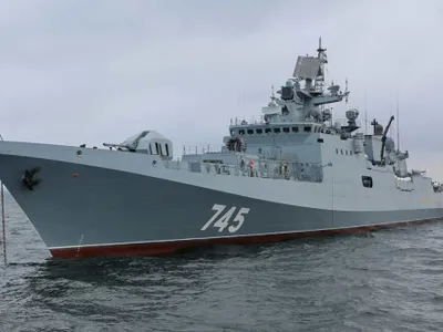 „Marina Militară va sparge blocada”. Rusia a trimis o navă de război pentru a însoți petrolierele în apele britanice