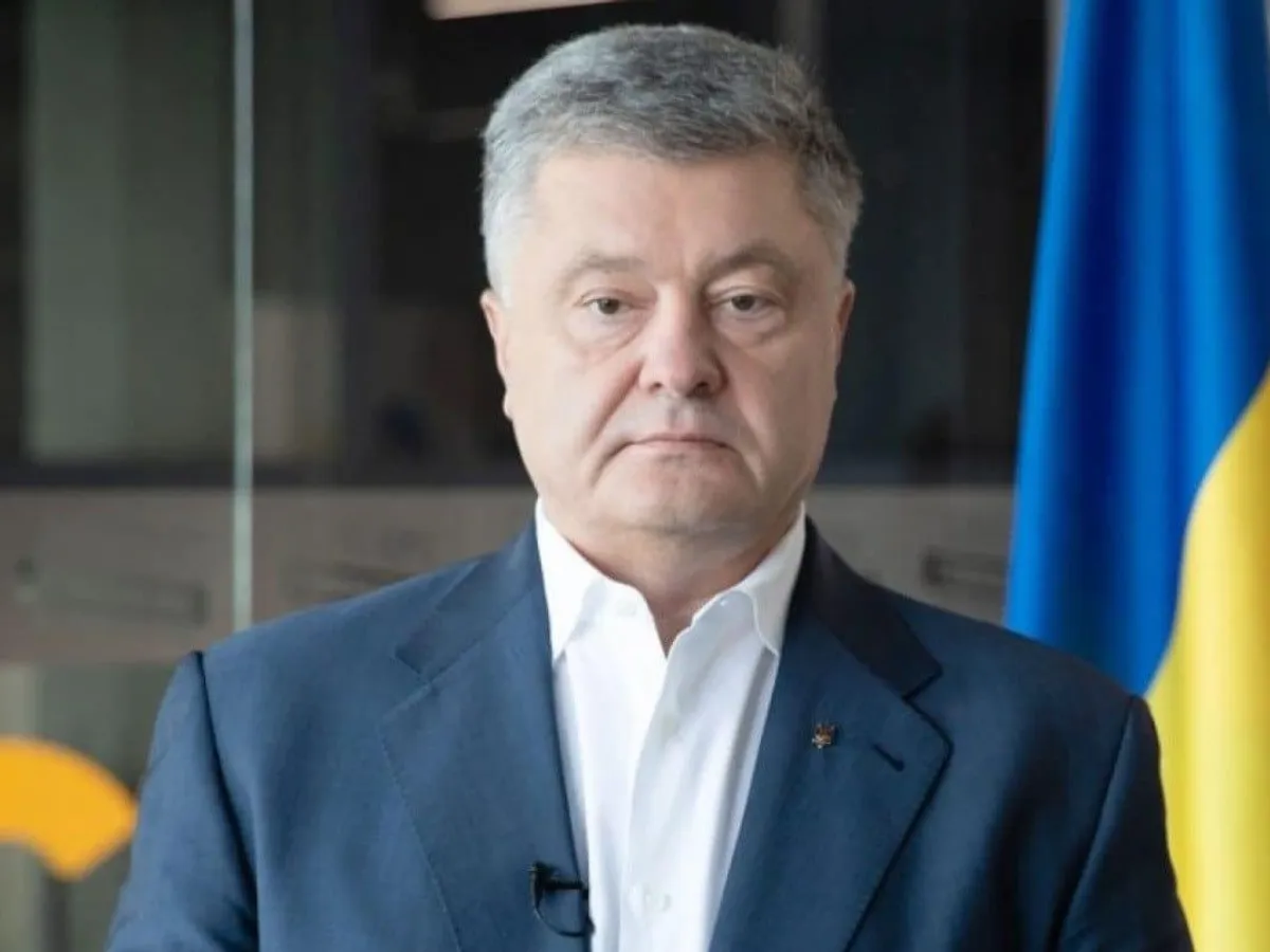 Poroșenko, de la aeroport, la tribunal. FOTO: Facebook