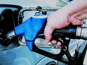 Coaliția de guvernare se joacă de-a acciza la carburanți. Hunor: A existat o discuție. / Foto: playtech.ro