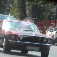 Fotbalistul Adrian Popa, pasionat de mașini. Are Ford Mustang Mach 1 din 1969 - Foto: captură video spynews.ro