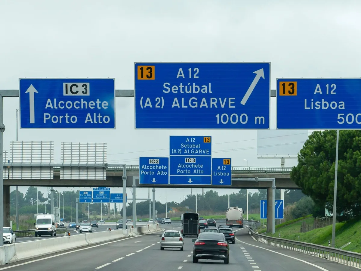 Vacanță cu mașina în Portugalia? Atenție, pe autostrăzi! 50 € amendă, dacă nu faci acest lucru - Foto: Profimedia Images