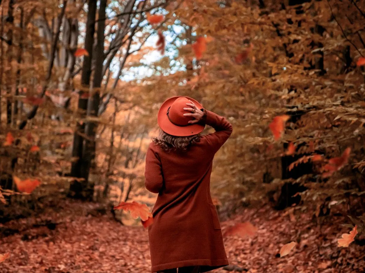 Femeie toamna - Foto: Pexels (Imagine cu rol ilustrativ)