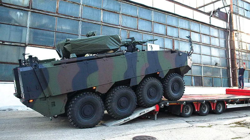 PROBE Transportoarele Piranha V, cerute de generalul Nicolae Ciucă, pleacă de la UMB spre testare - Foto: INQUAM PHOTOS/ Octav Ganea