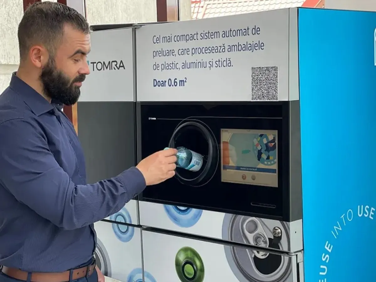 Amendă de 1.500 de lei dacă duci sticlele la reciclat la prânz și noaptea - Foto: tomra.com (rol ilustrativ)
