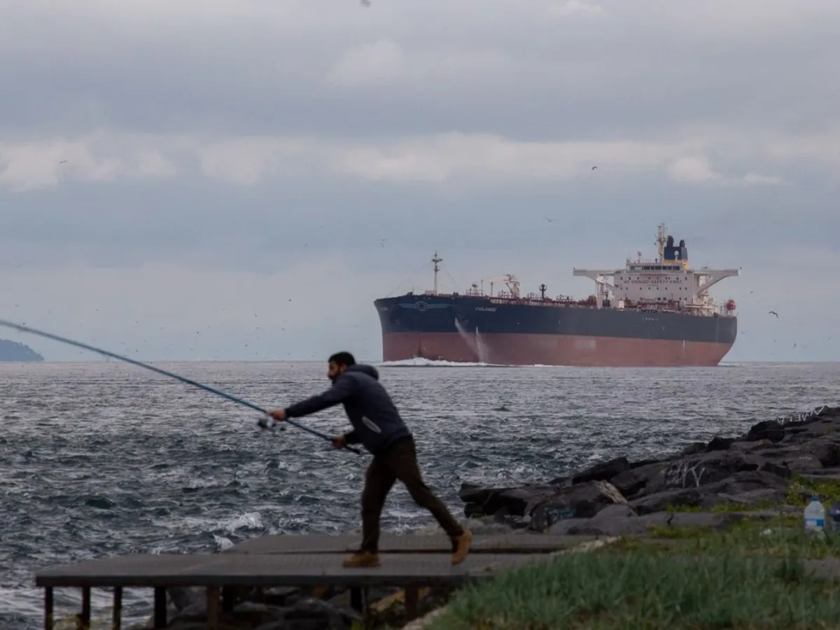 Tanc petrolier trecând prin Strâmtoarea Bosfor - Foto: Profimedia Images (Imagine cu caracter ilustrativ)