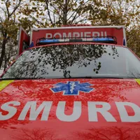 Accident fatal în Reșița. Un tânăr a murit după ce un copac a căzut peste maşina în care se afla - FOTO: Facebook/IGSU