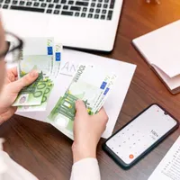 Cât e salariul pe oră în România? De ce în Germania este de 2 ori mai mare? - Foto: Freepik.com (rol ilustrativ)