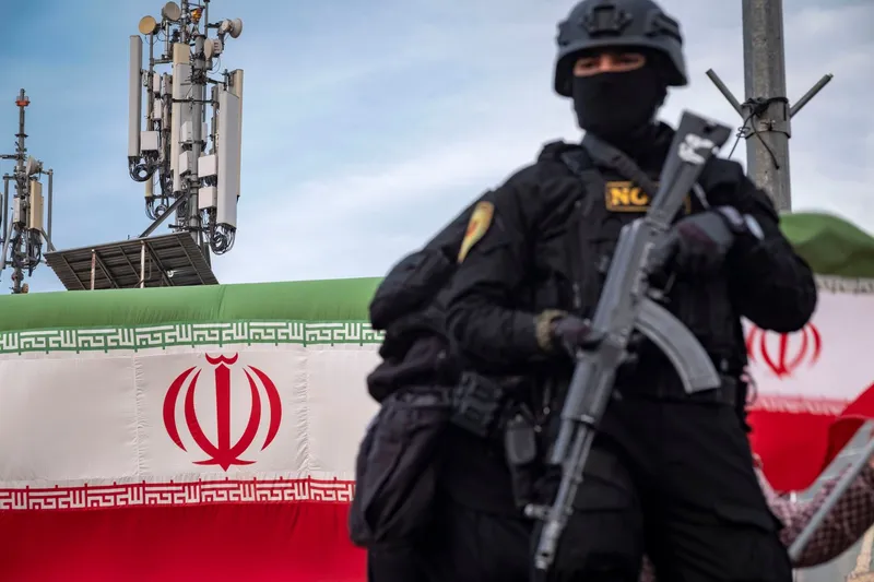 Poliția specială iraniană, pe străzi, &icirc;narmată, ca să &icirc;mprăștie protestatarii - Foto: Profimedia Images (imagine cu rol ilustrativ)