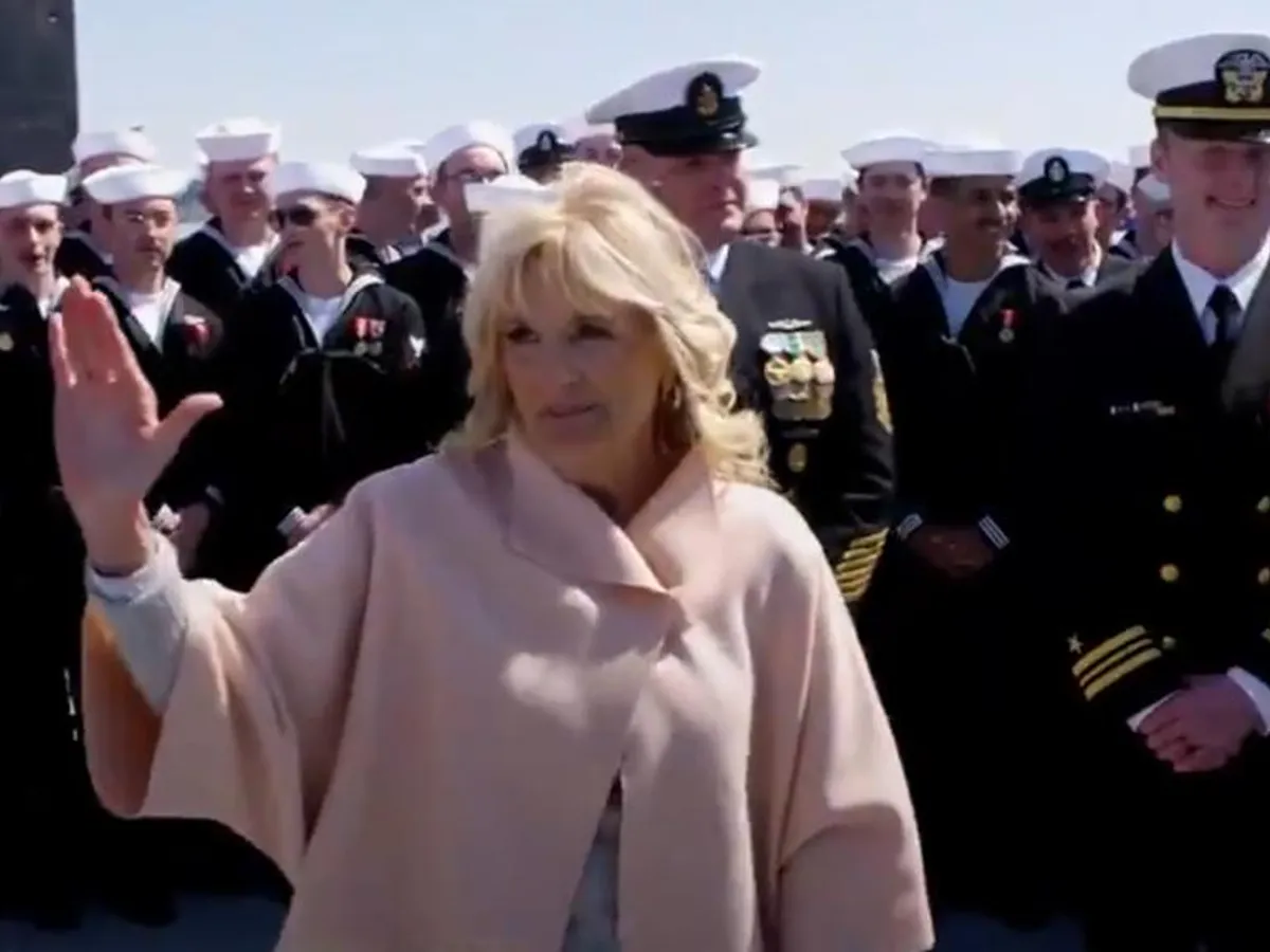 Jill Biden a ajuns în România. S-a oprit la Baza Kogălniceanu, pentru a-i vizita pe soldaţii americani/FOTO: Twitter/ Jill Biden