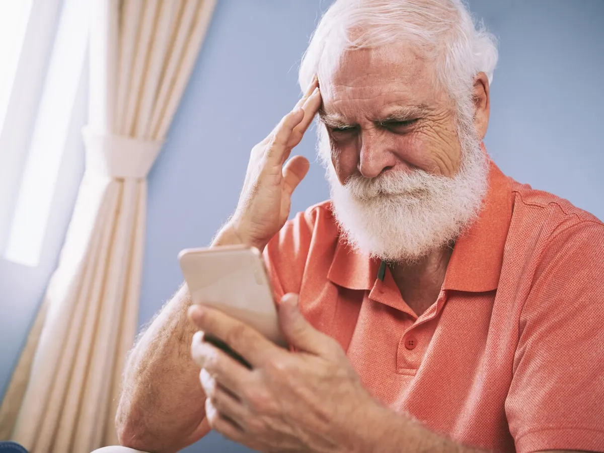 Escrocherie care îi lasă pe pensionari fără pensie instant: ”Bunicule, sunt eu!” Ce urmează? - Foto: Freepik (rol ilustrativ)