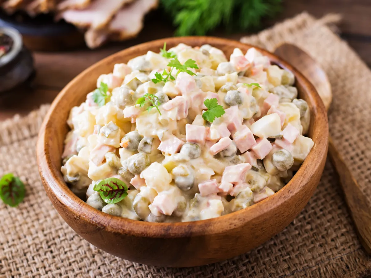 Salata boeuf - Foto: Freepik (Imagine cu rol ilustrativ)