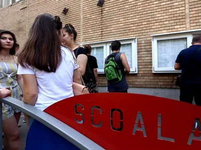 Agitație post-examen/FOTO: libertatea.ro