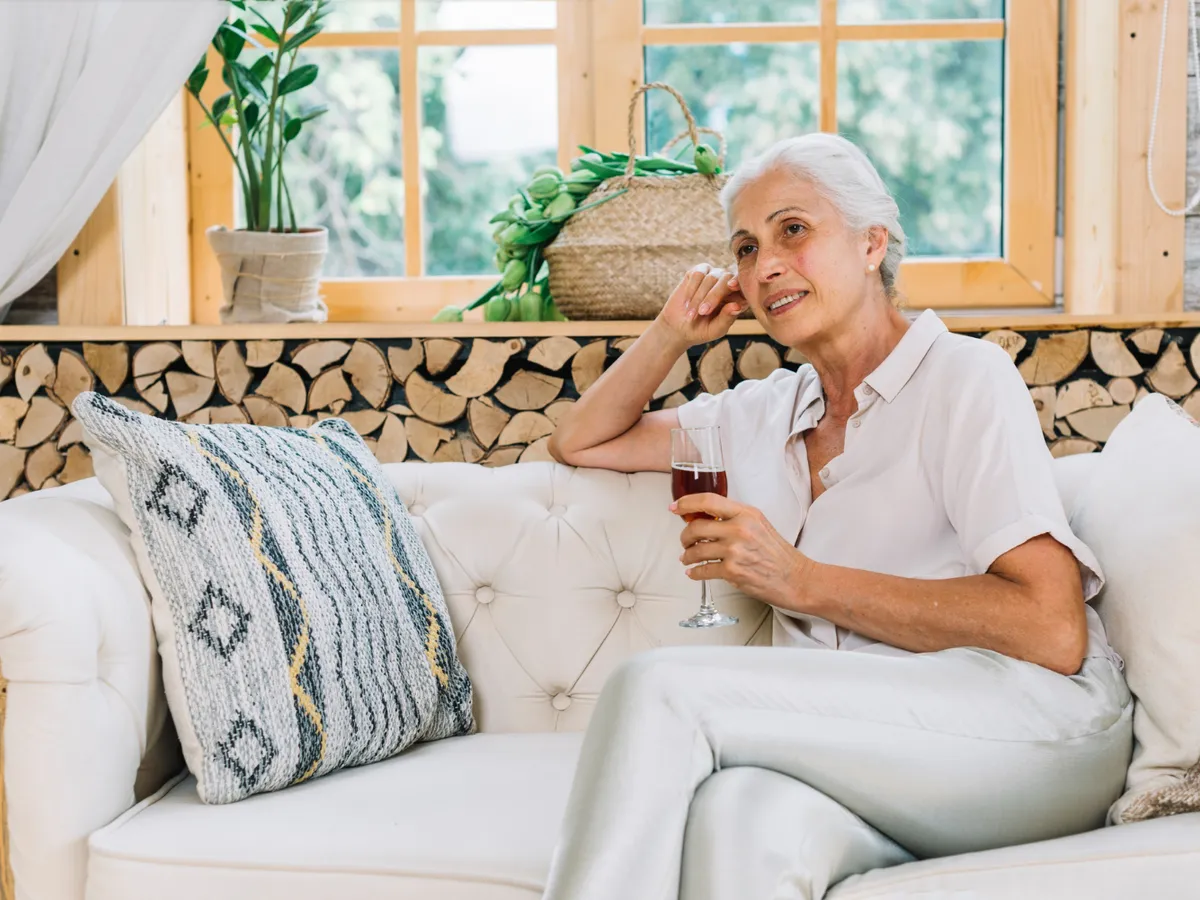 Ajutor la pensie pentru pensionarii care stau la casă. Guvernul le poate da sute de lei