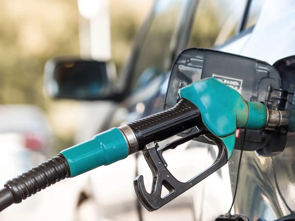 Prețul carburanților ar putea scădea abia peste câteva săptămâni în România. Ce spune ministrul Energiei