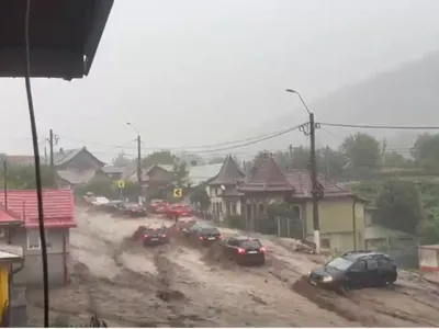 Imagini de la viitura din Bușteni - Foto: capturi Facebook/ Fii Informat România