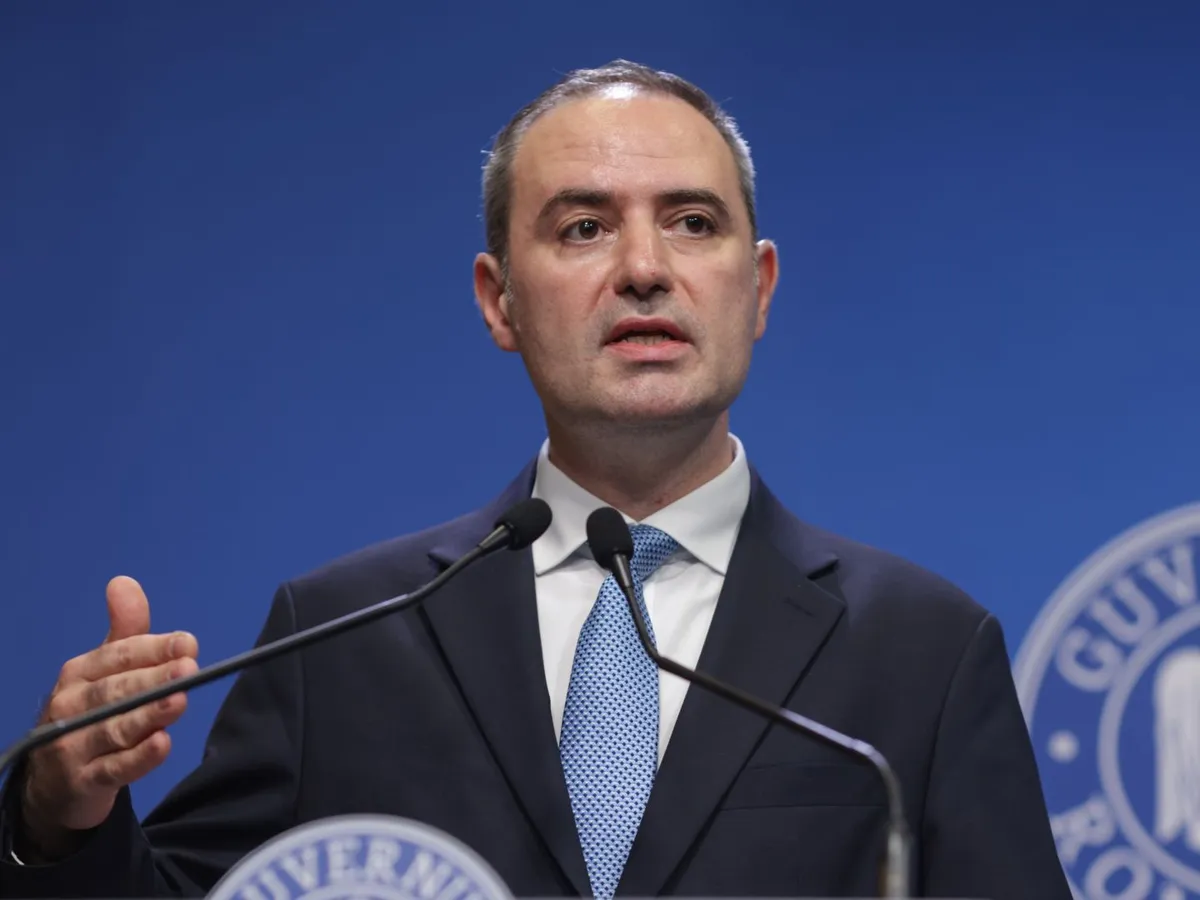 Leul se depreciază pe fondul deficitului și turbulențelor politice, explică ministrul Finanțelor