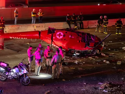 Elicopter medical prăbușit pe autostradă în SUA - Foto: Profimedia images