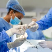 Fetița de 7 ani, rănită în accidentul din Pantelimon, operată 9 ore. Medicii i-au replantat piciorul - Foto: Freepik.com (Imagine cu rol ilustrativ)