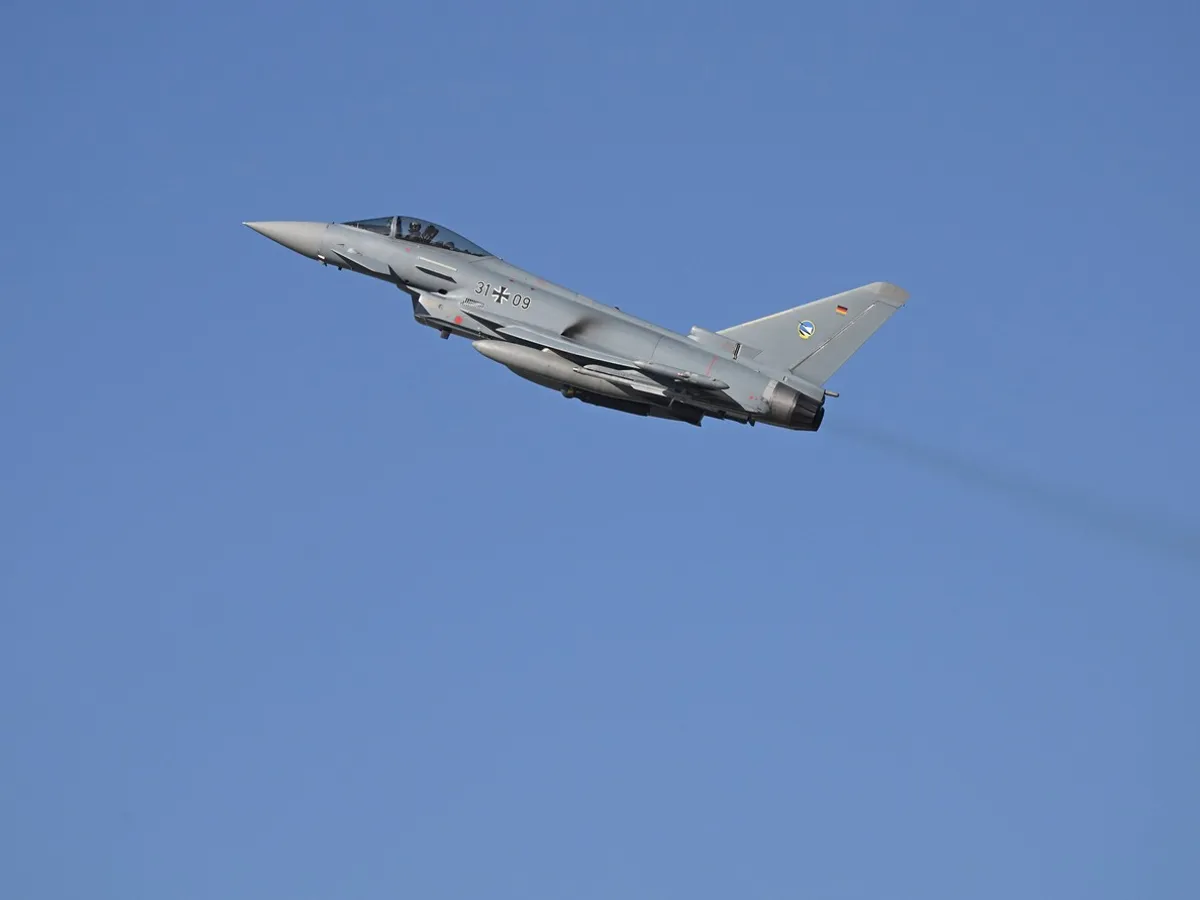 Avion britanic de spionaj și 2 avioane Eurofighter survolează România. Rusia le poate lovi oricând - Foto: Profimedia Images