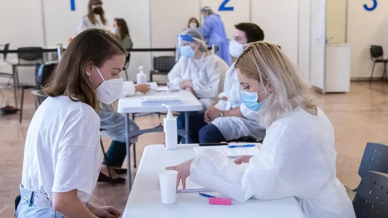 Vaccinarea la copii: cu aceeași doză, în aceleași locații, cu buletin și acceptul unui părinte / FB