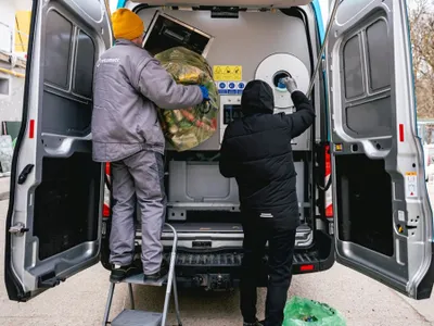 Sprijin pentru comerțul rural: RetuRO introduce un aparat mobil pentru colectarea ambalajelor SGR Foto: ReturRO o