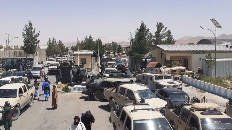 Talibanii au reușit să confiște echipament militar al SUA. FOTO: Twitter