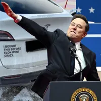 Protest mut al șoferilor de mașini electrice Tesla: Mi-am cumpărat-o înainte ca Musk să înebunească - Foto: X, colaj Newsweek (Imagine cu rol ilustrativ)