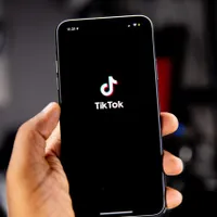 Asociaţii ale consumatorilor din Europa au depus o plângere împotriva reţelei sociale TikTok/FOTO: unsplash.com