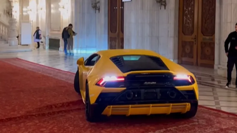 Covoarele țesute manual și de patrimoniu din Casa Poporului, „pistă” pentru un supercar. / Foto: captură video