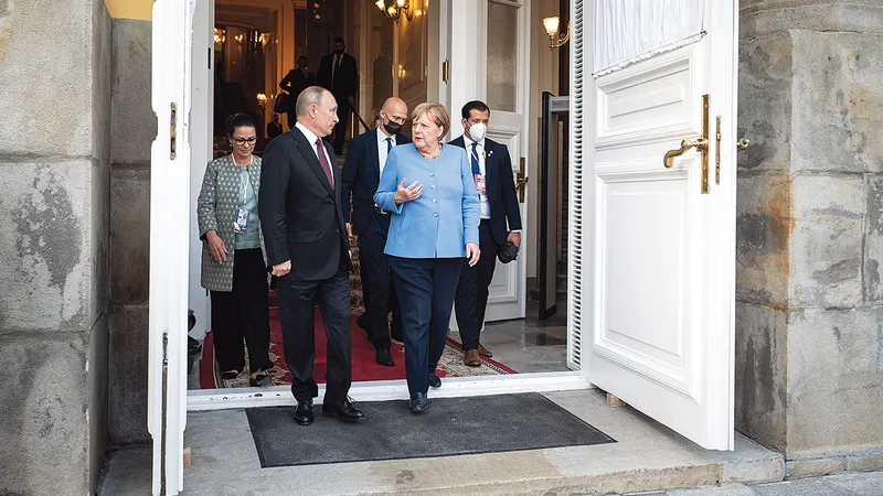 Fostul cancelar al Germaniei, Angela Merkel, la ultima ei vizită în Kremlin, din august 2021, alături de Vladimir Putin - Foto: Getty Images