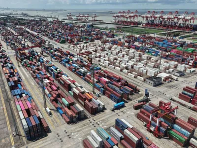 Terminalul de containere din Portul Shanghai, China, chiar astăzi - Foto: Profimedia Images