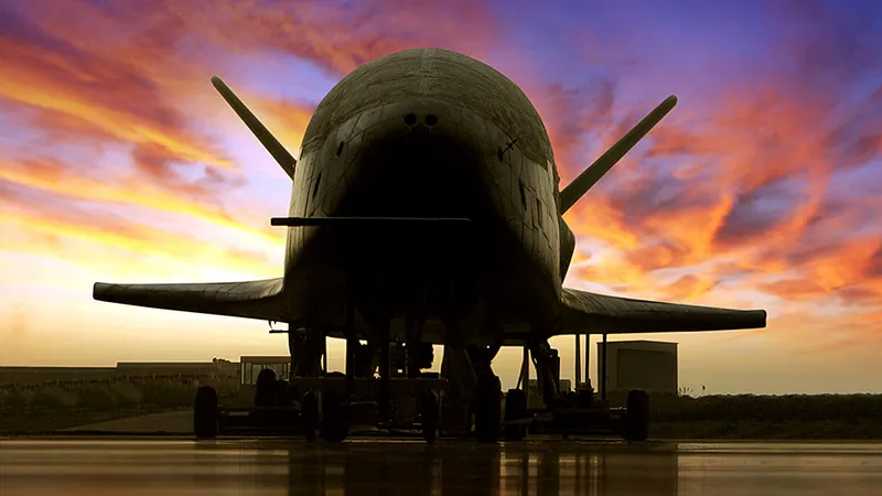 Cum arată avionul secret X-37B / Boeing