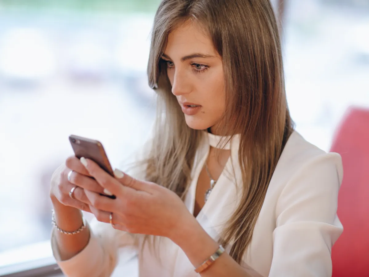 Noua funcție WhatsApp detectează linkurile suspecte înainte să fie prea târziu. Cum funcționează?