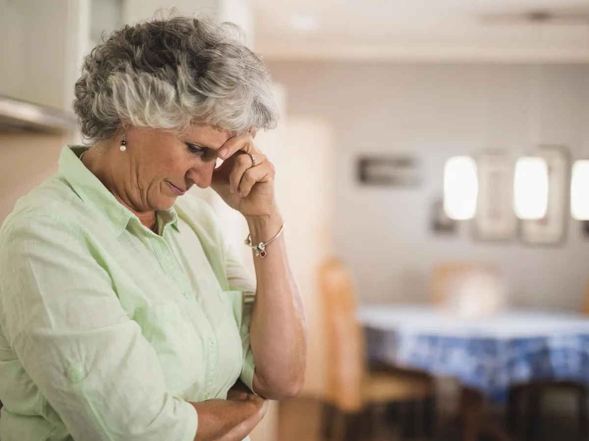 Pensionar primind o știre gravă despre pensie - Foto: Freepik