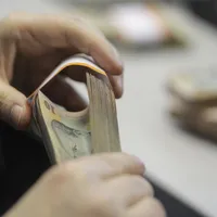 Cât câştigi investind în titlurile Tezaur, care sunt emise începând de azi, de Ministerul Finanţelor - Foto: INQUAM PHOTOS/Octav Ganea