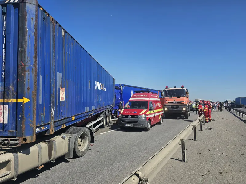 Accident grav pe autostrada A1 cu 3 TIR-uri și 5 autoturisme. Sunt 5 victime. Plan Roșu - Foto: ISU Dâmbovița