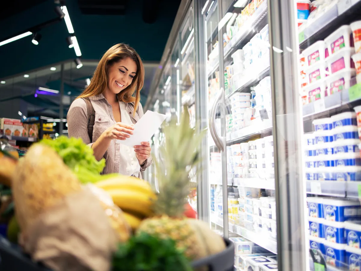 Femeie în supermarket - Foto: Freepik (rol ilustrativ)