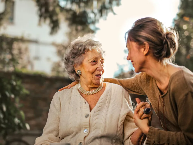 Foto: Pensionarii cu venituri mici așteaptă plățile pe cardurile de alimente Sursa: Pexels (fotografie cu rol ilustrativ)