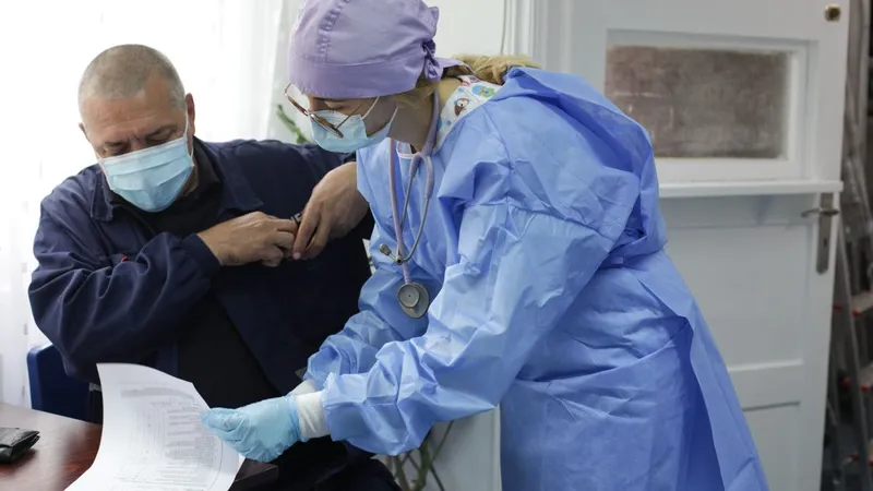 De ce sunt percheziţionaţi chiar acum nişte medici de familie - Foto: INQUAM PHOTOS / Octav Ganea