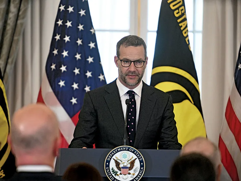 CREȘTEREA GRADULUI DE CONȘTIENTIZARE Trimisul special Adam Boehler, la ceremonia de ridicare a drapelului Departamentului de Stat pentru deținuții americani nevinovați, pe 6 martie