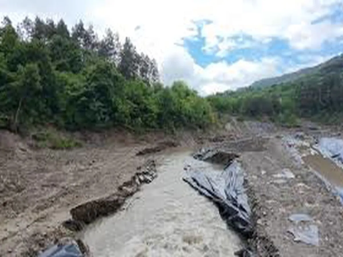 Mii de oameni din Mureș și Harghita au rămas fără apă. O cantitate mare de saramură a ajuns în râu Foto: captură video PROTV
