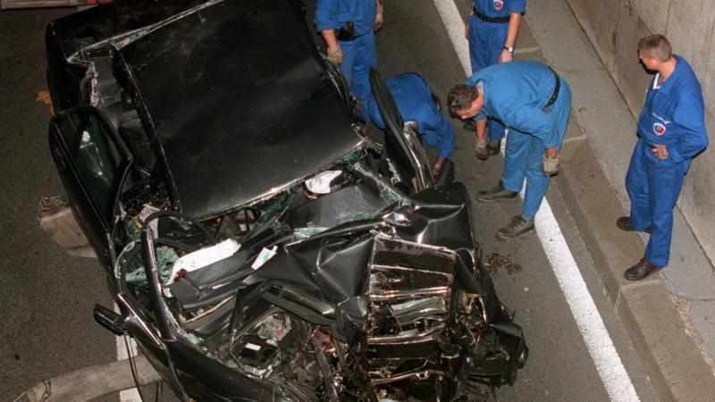 Mașina în care s-a aflat prințesa Diana/Foto: yahoo