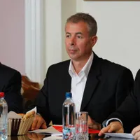Candidatul ProRomânia a mers la vot fără să-și mai ia și bulentinul la el. Sursa foto: jurnaldebuzau.ro