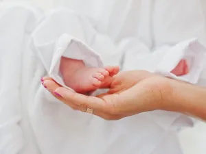 Nouă scădere demografică în România. Numărul nașterilor, de două ori mai mic față de decese - Foto: Freepik (rol ilustrativ)
