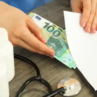 7 medici și p asistentă săltați pentru corupție. Au luat mită de la pacienții cu cancer - Foto: Profimedia Images (rol ilustrativ)