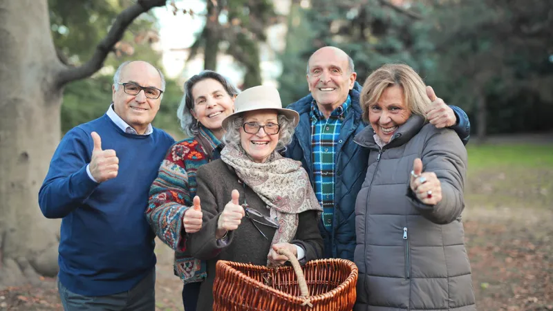 Ajutor social la pensie de 100 lei de Paște pentru unii români. Cine ia banii? Documente necesare - Foto: Freepik (Imagine cu rol ilustrativ)